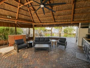 Lot 10 Seating
