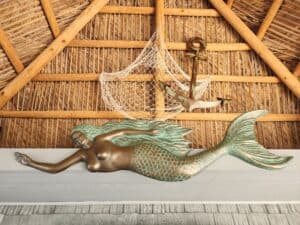 Lot 75 Decorations
